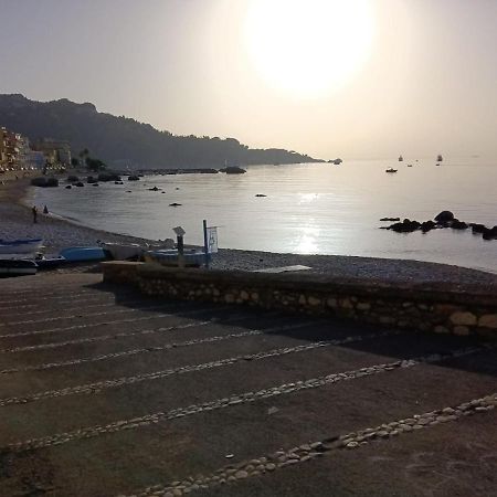 Bilocale Fronte Mare Apartment Giardini Naxos Exterior photo