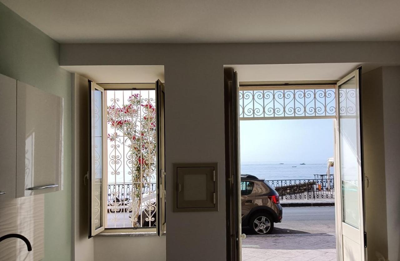 Bilocale Fronte Mare Apartment Giardini Naxos Exterior photo