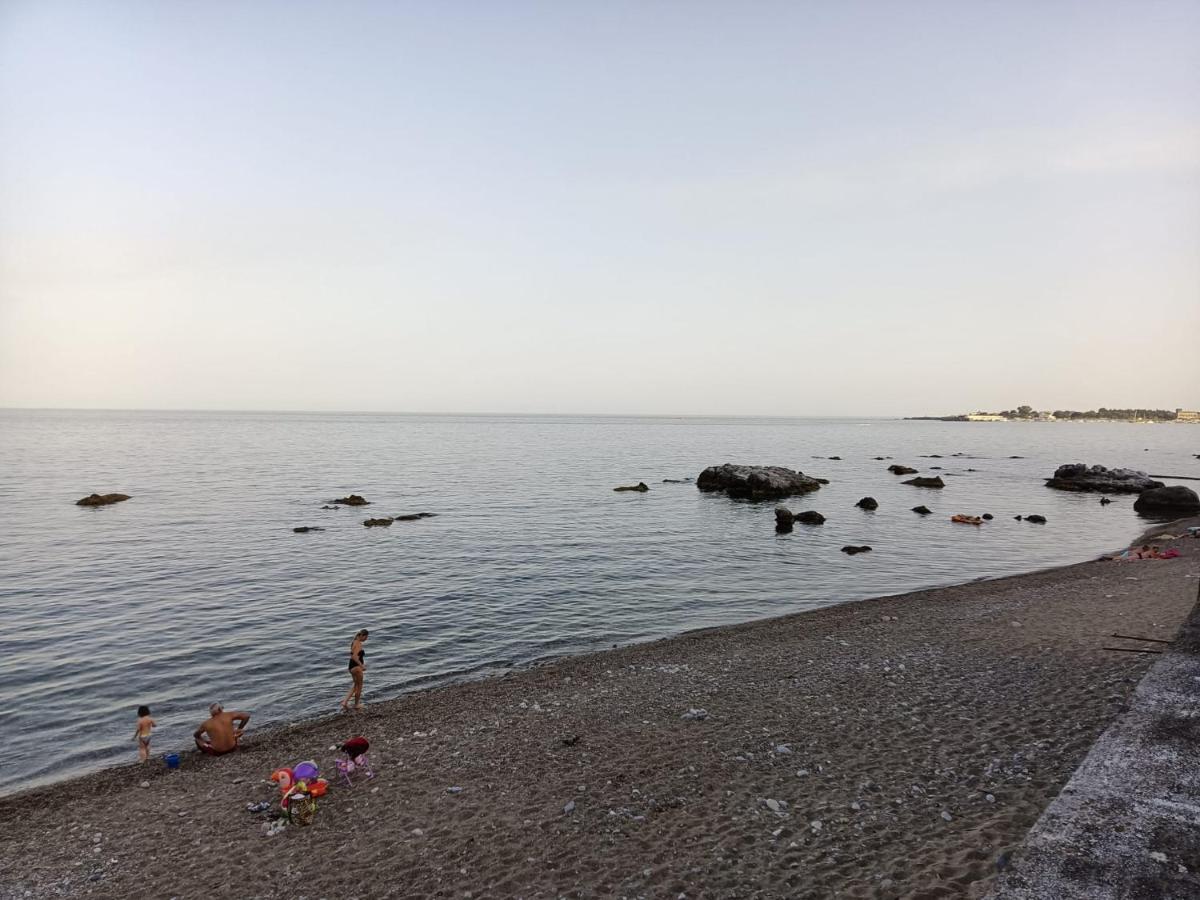 Bilocale Fronte Mare Apartment Giardini Naxos Exterior photo